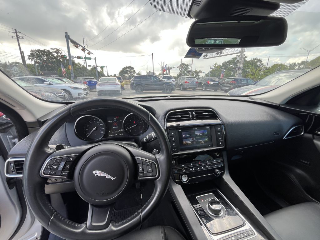 2017 Jaguar F-PACE Image 50