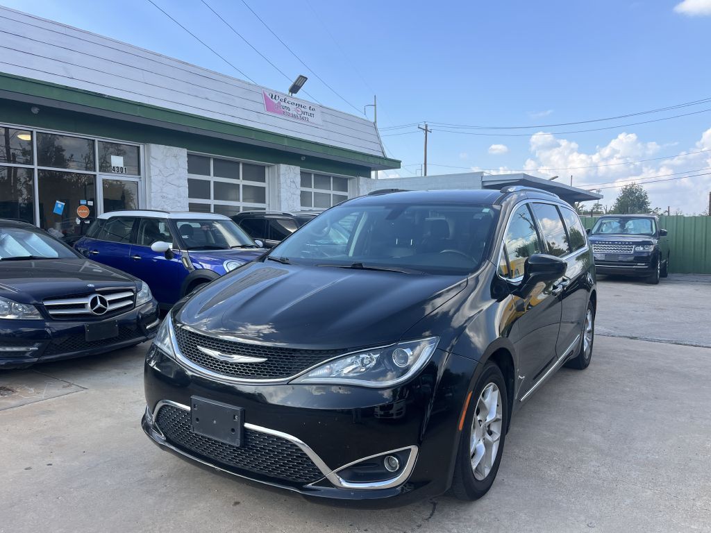 2017 Chrysler Pacifica Image 3