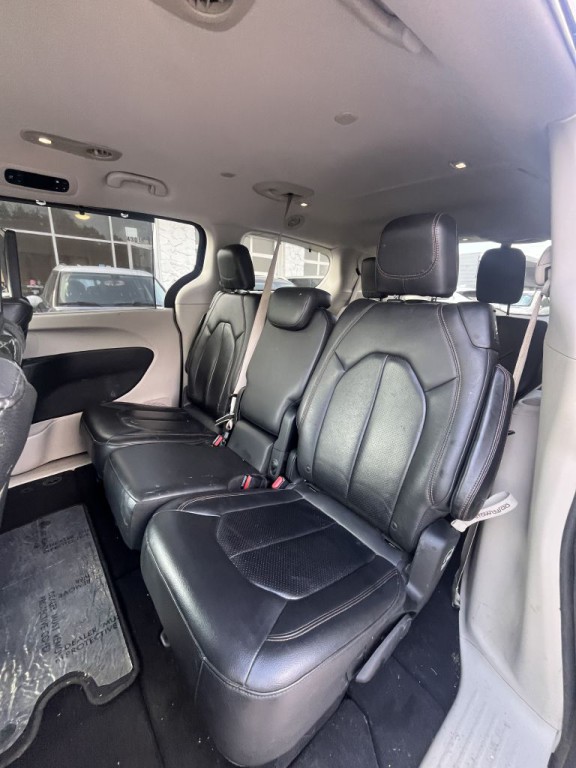 2017 Chrysler Pacifica Image 15