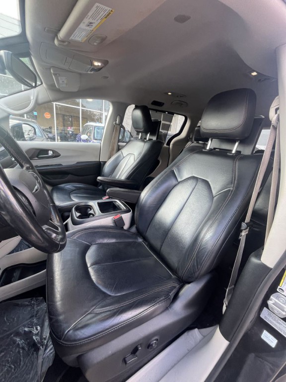 2017 Chrysler Pacifica Image 16