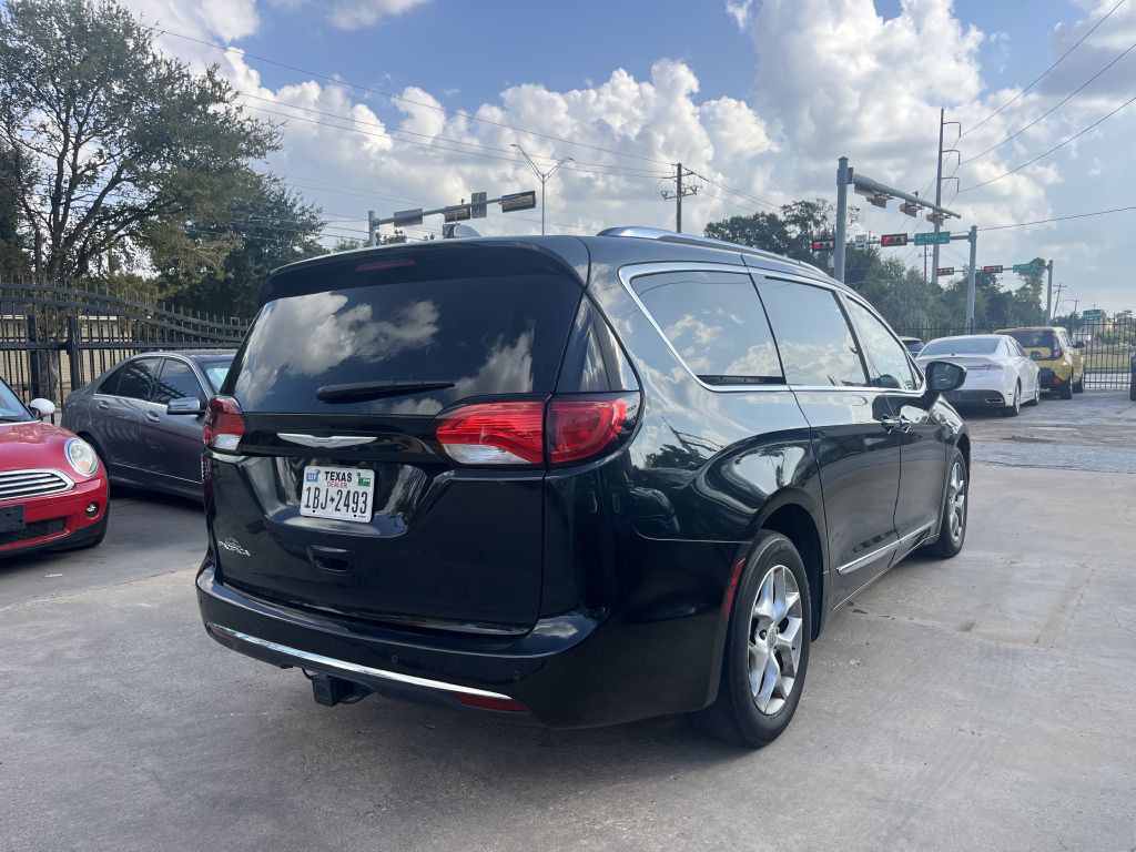 2017 Chrysler Pacifica Image 24