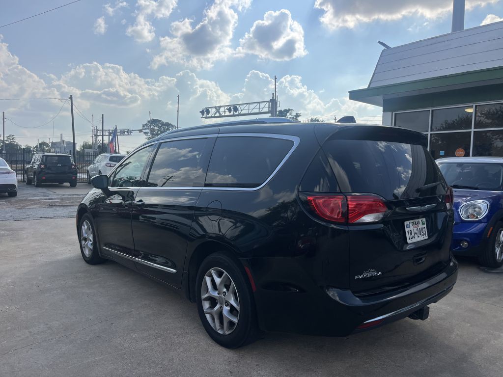 2017 Chrysler Pacifica Image 27