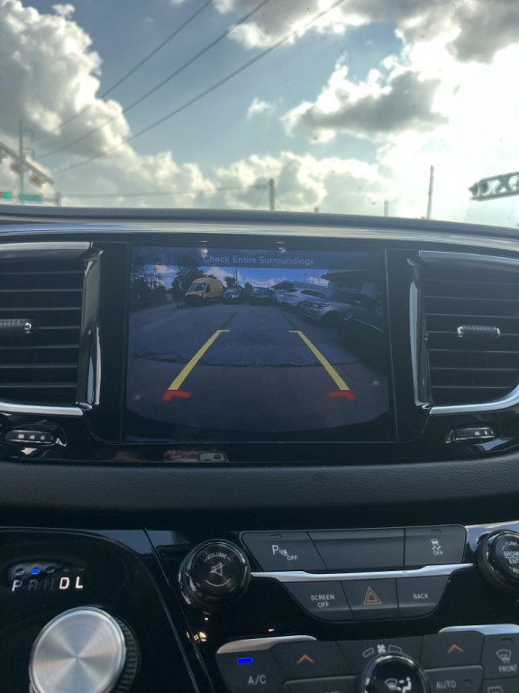 2017 Chrysler Pacifica Image 33