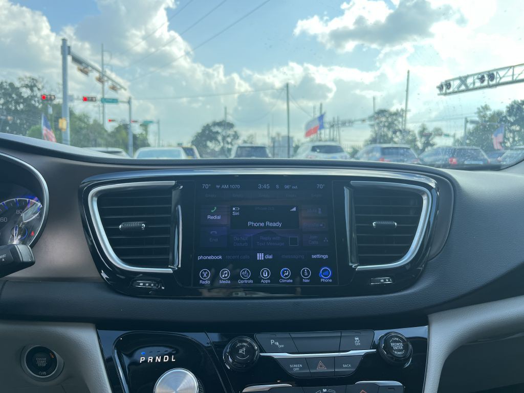 2017 Chrysler Pacifica Image 42