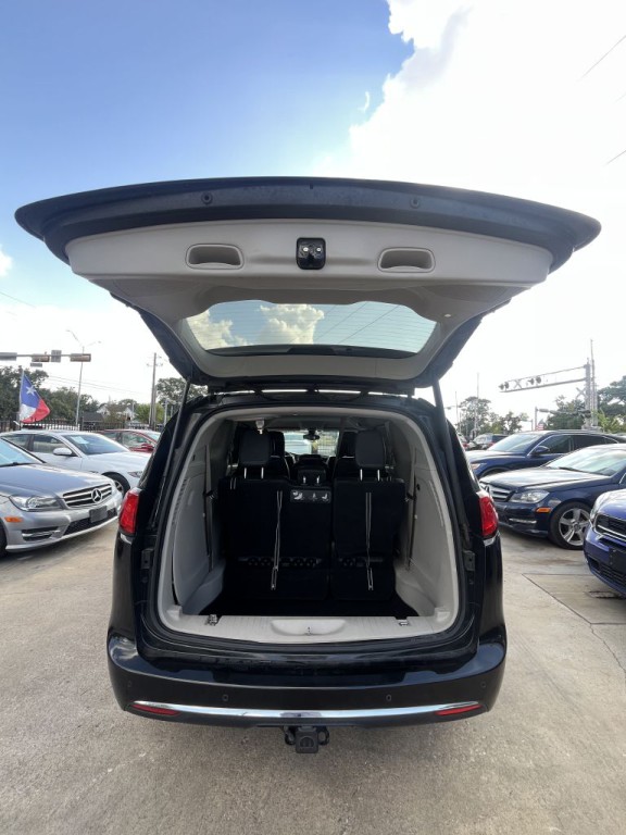 2017 Chrysler Pacifica Image 52