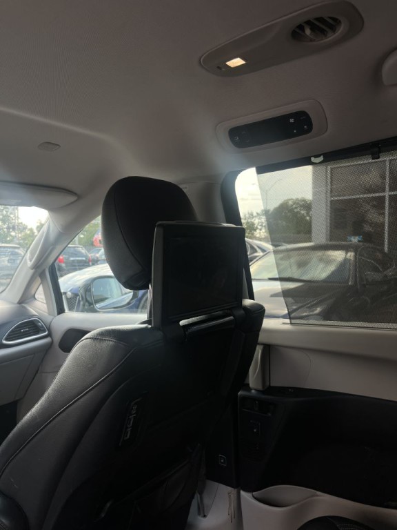 2017 Chrysler Pacifica Image 53