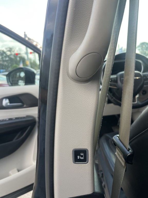 2017 Chrysler Pacifica Image 55