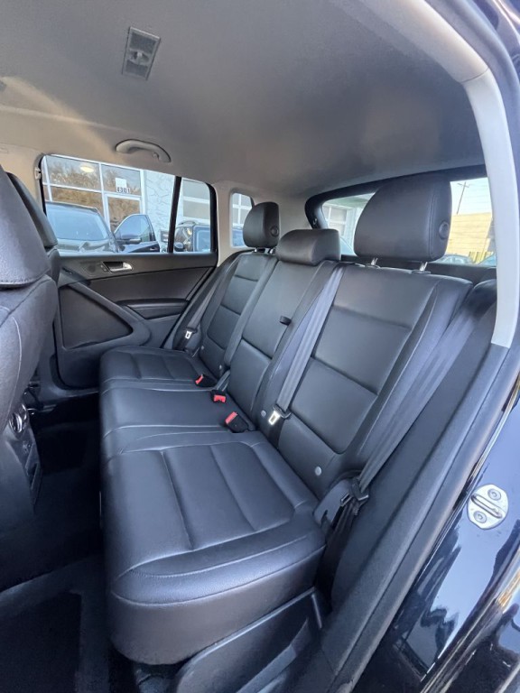 2017 Volkswagen Tiguan Image 12