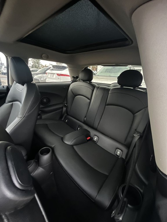 2016 MINI Cooper Image 12