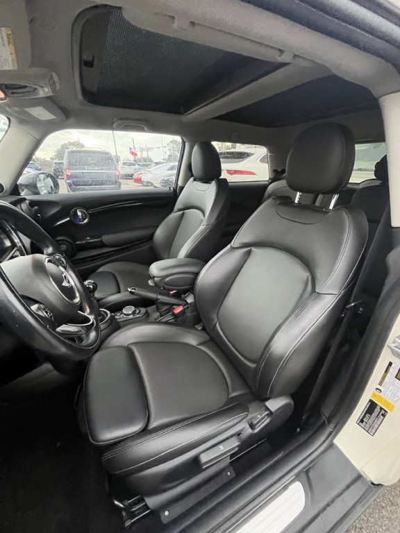 2016 MINI Cooper Image 15