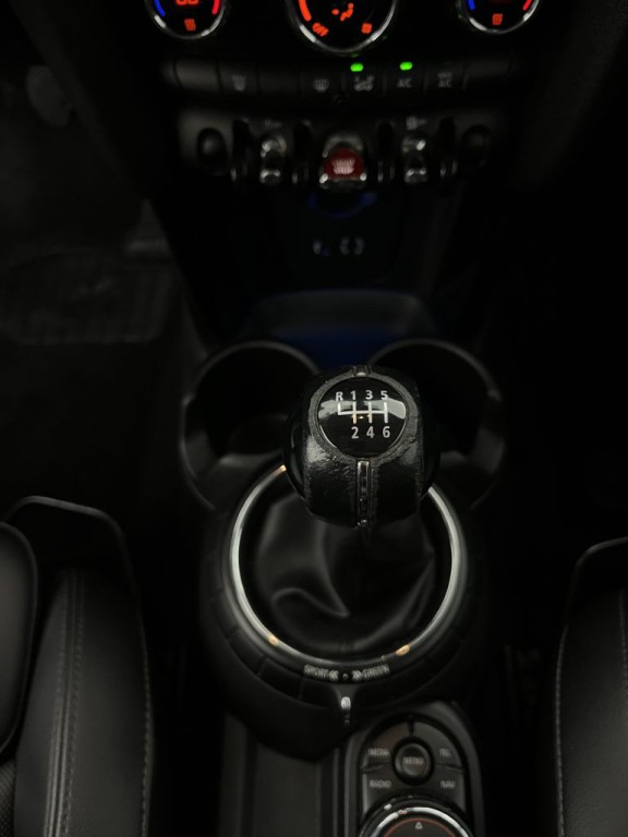 2016 MINI Cooper Image 25