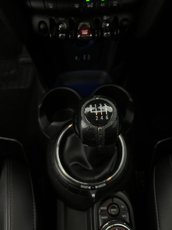 2016 MINI Cooper Image 26