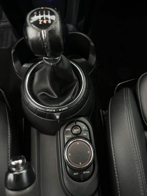 2016 MINI Cooper Image 27