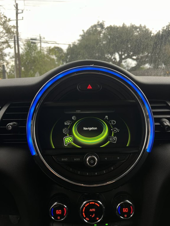 2016 MINI Cooper Image 31