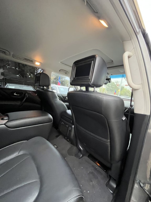 2017 INFINITI QX80 Image 8