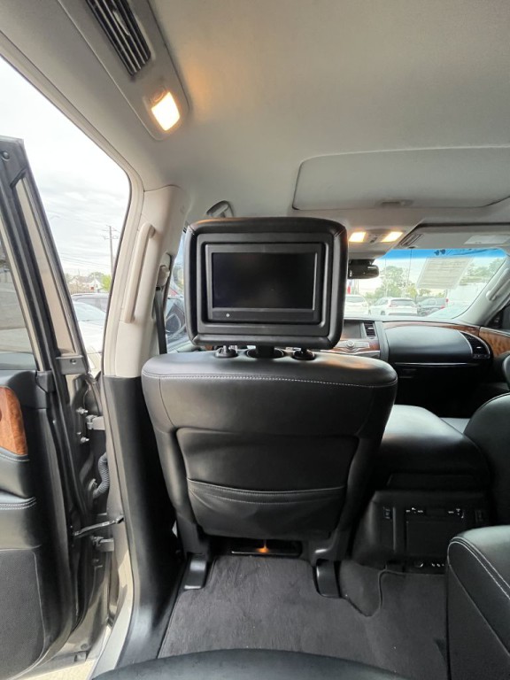 2017 INFINITI QX80 Image 9