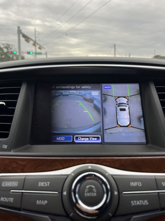 2017 INFINITI QX80 Image 26