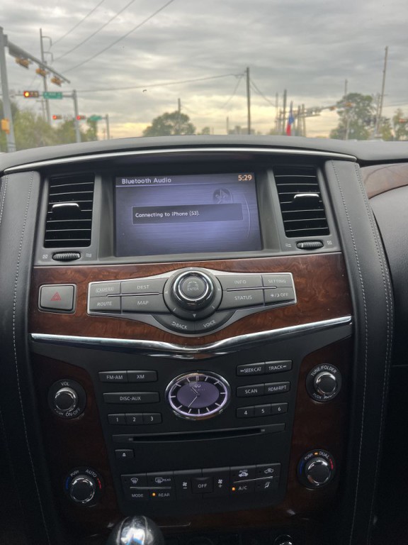 2017 INFINITI QX80 Image 28