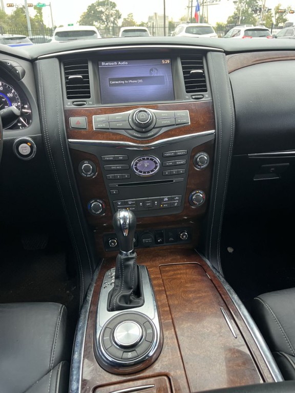 2017 INFINITI QX80 Image 29