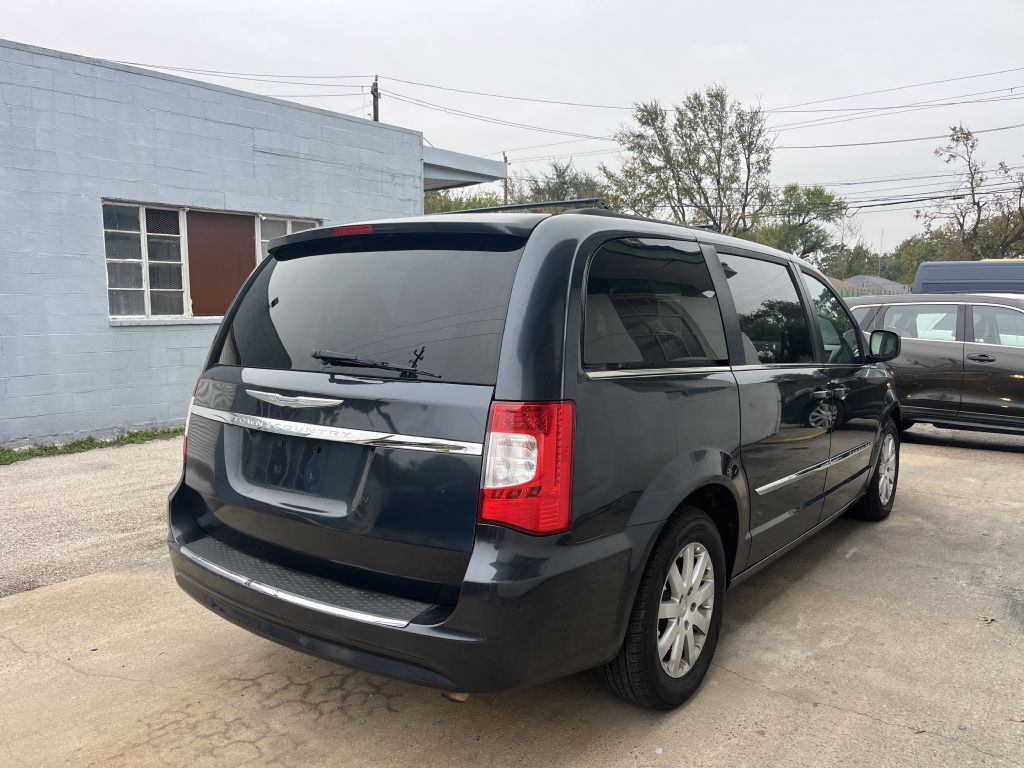 2013 Chrysler Town & Country Image 3