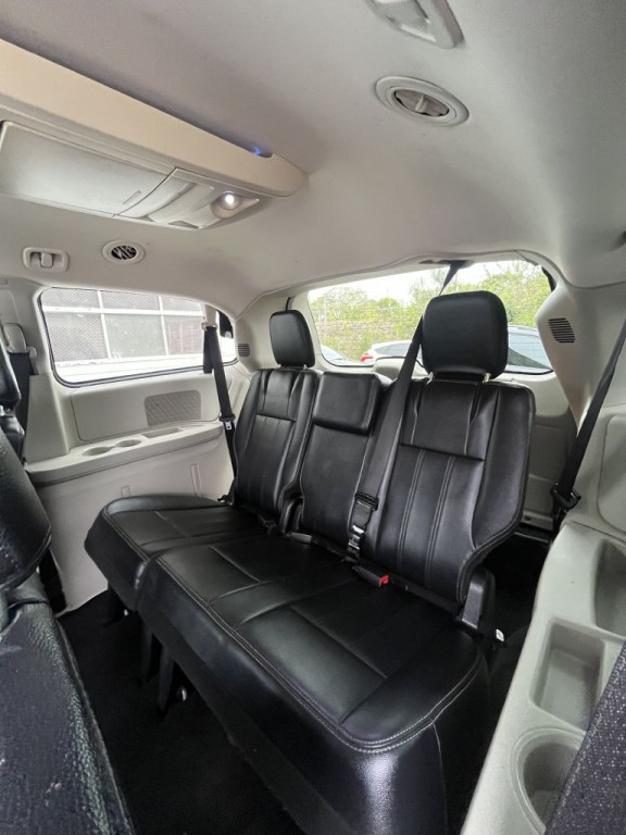 2013 Chrysler Town & Country Image 6