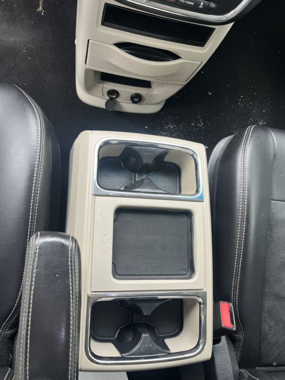 2013 Chrysler Town & Country Image 14