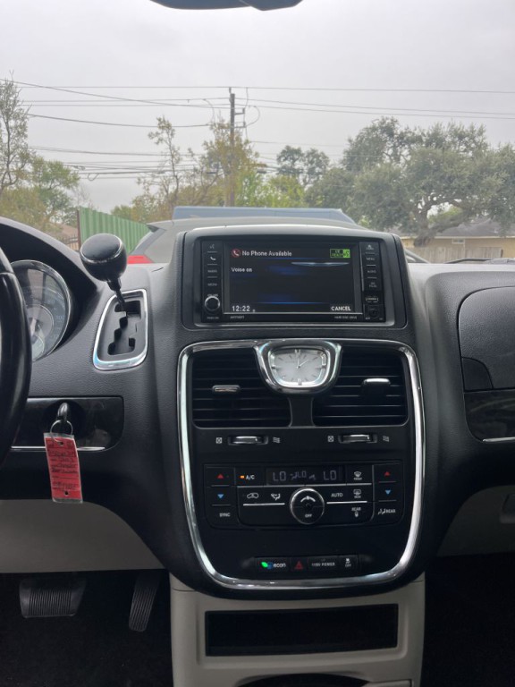 2013 Chrysler Town & Country Image 15