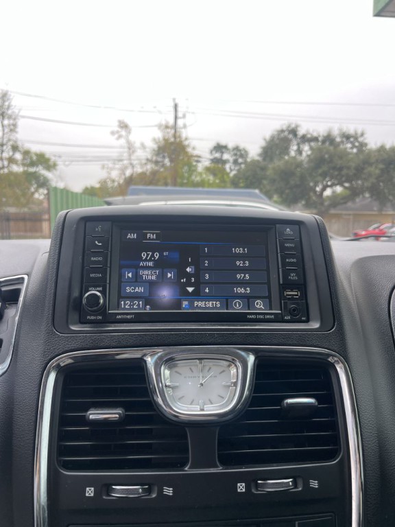 2013 Chrysler Town & Country Image 20