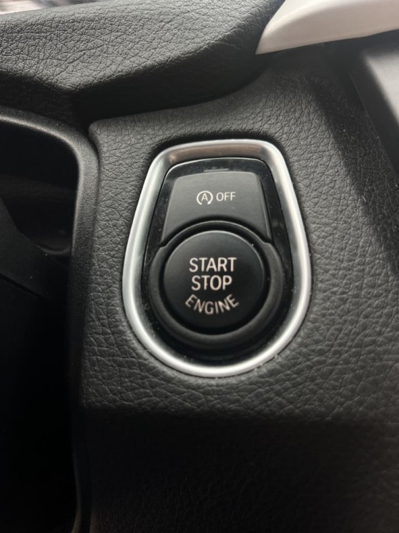 2015 BMW 3 Series Image 17