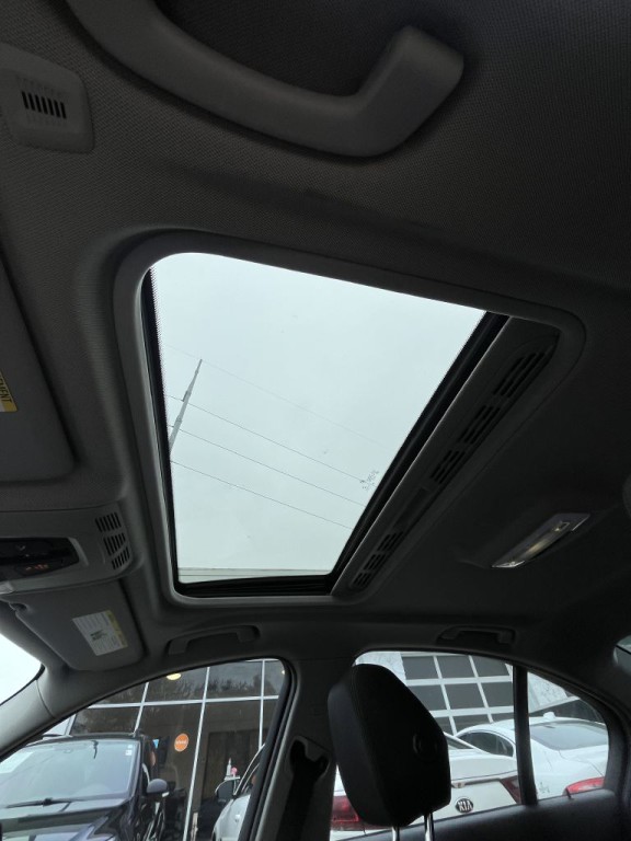 2015 BMW 3 Series Image 21