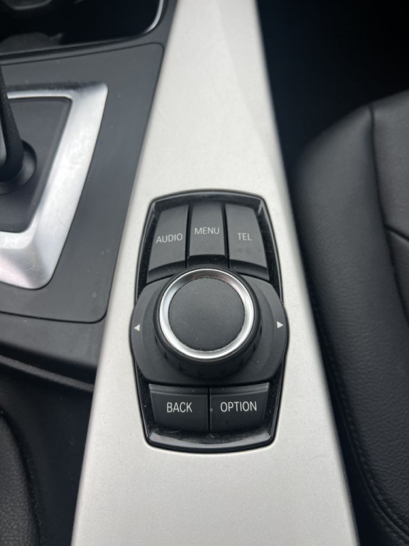 2015 BMW 3 Series Image 24