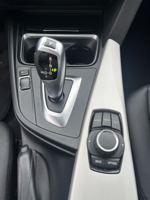 2015 BMW 3 Series Image 25