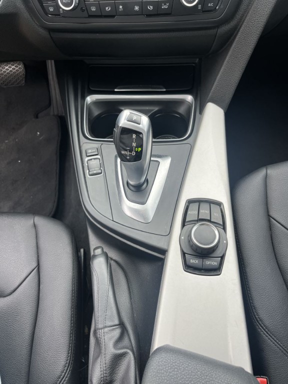 2015 BMW 3 Series Image 26