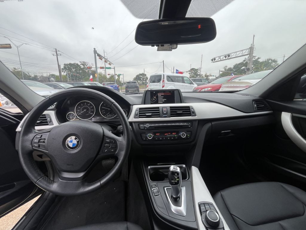 2015 BMW 3 Series Image 32