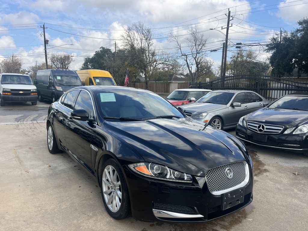 2012 Jaguar XF Image 2