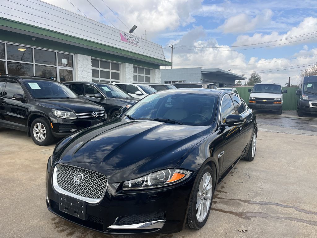 2012 Jaguar XF Image 4