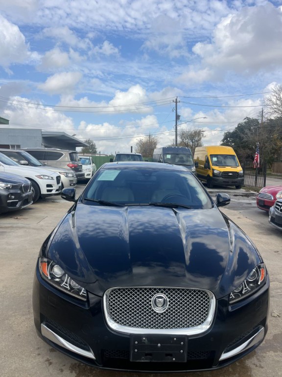 2012 Jaguar XF Image 12