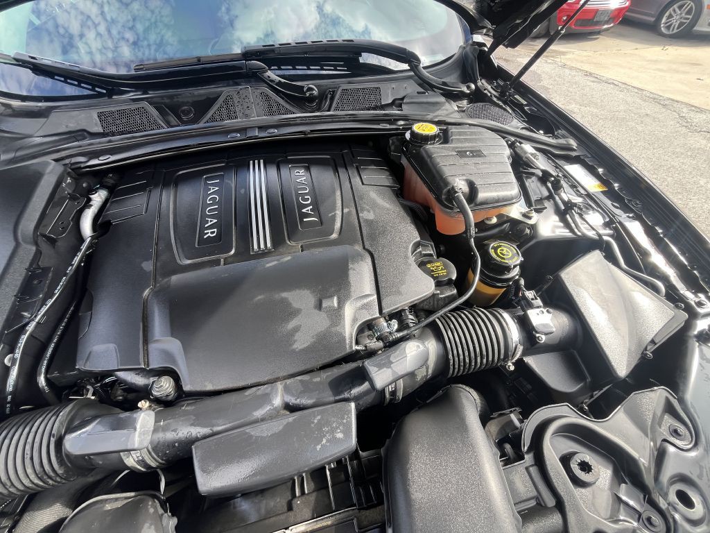 2012 Jaguar XF Image 20