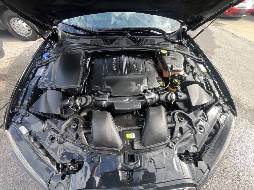 2012 Jaguar XF Image 21