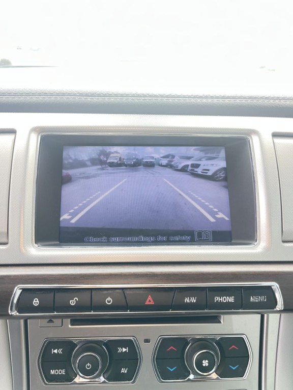 2012 Jaguar XF Image 29