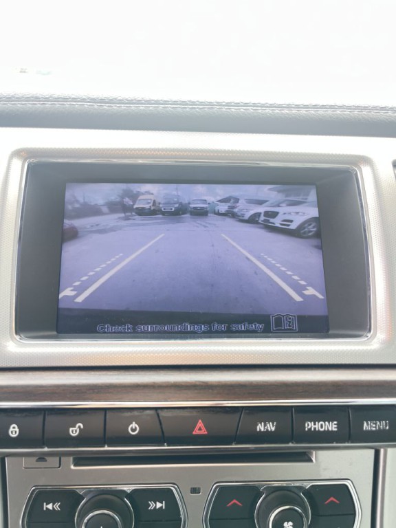 2012 Jaguar XF Image 30