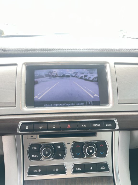 2012 Jaguar XF Image 31