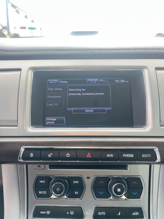 2012 Jaguar XF Image 33