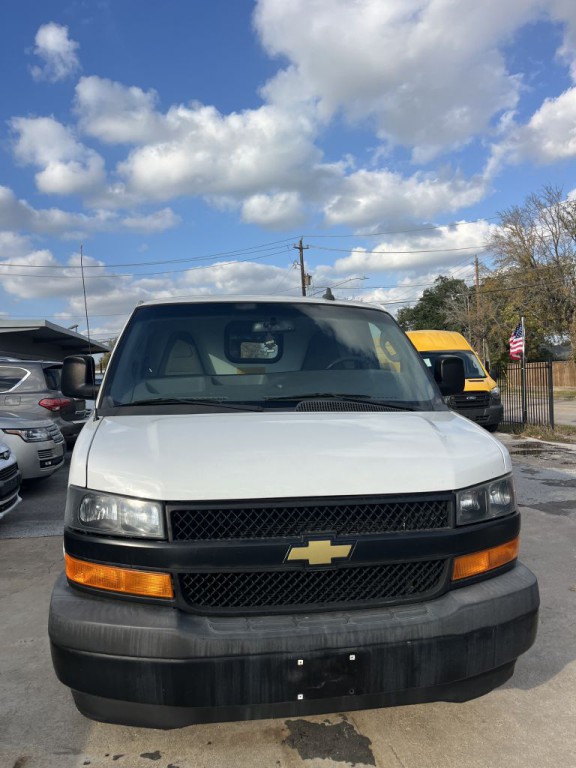 2018 Chevrolet Express Image 2
