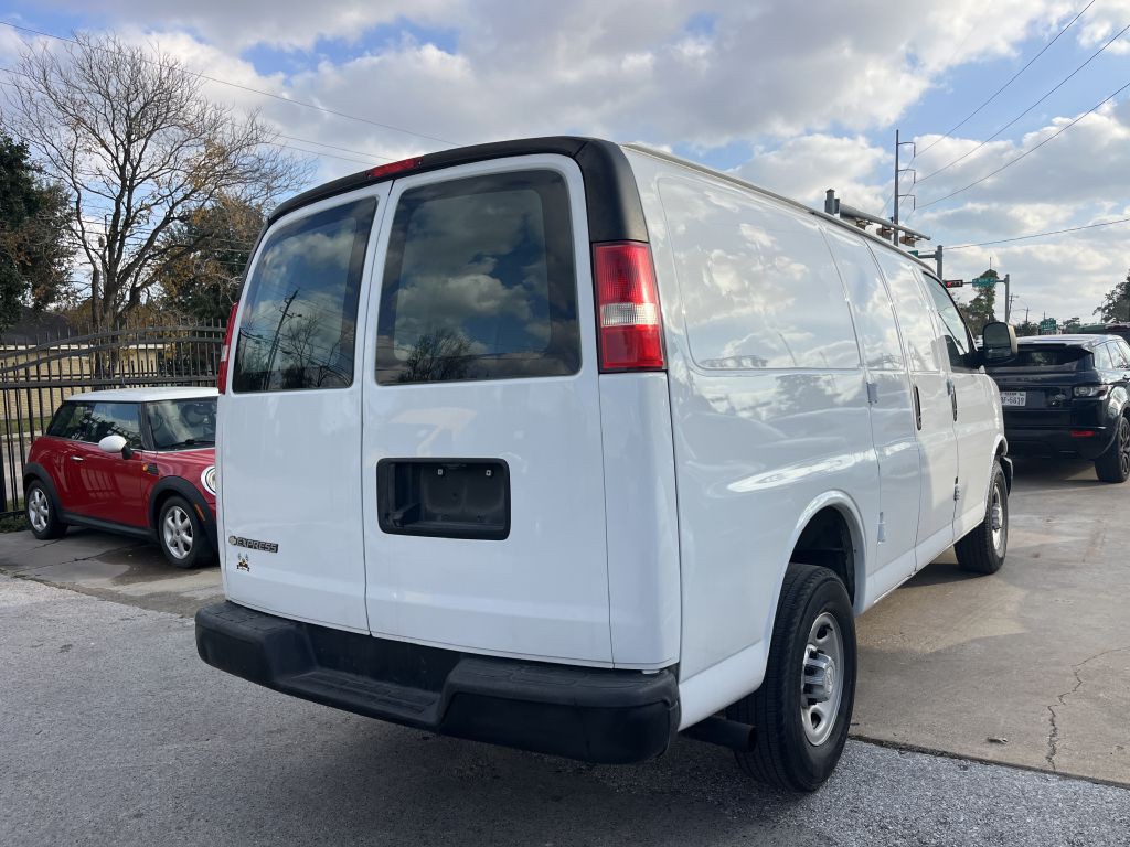 2018 Chevrolet Express Image 3