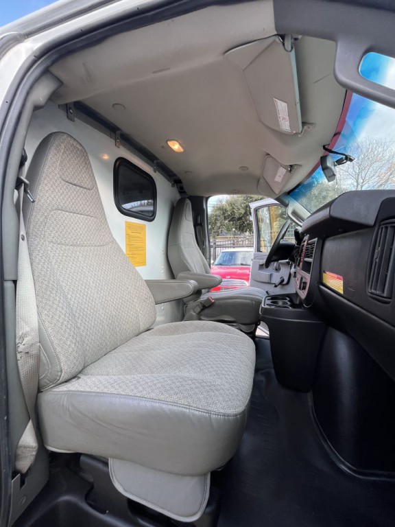 2018 Chevrolet Express Image 7