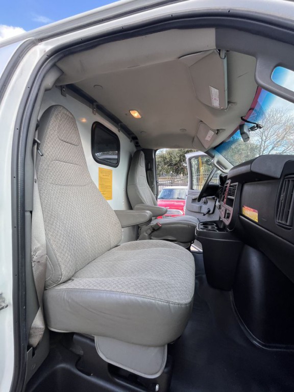 2018 Chevrolet Express Image 8