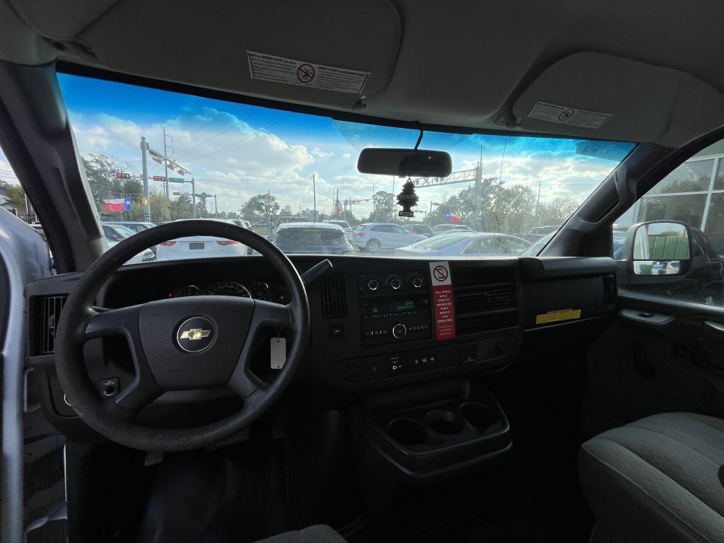 2018 Chevrolet Express Image 15