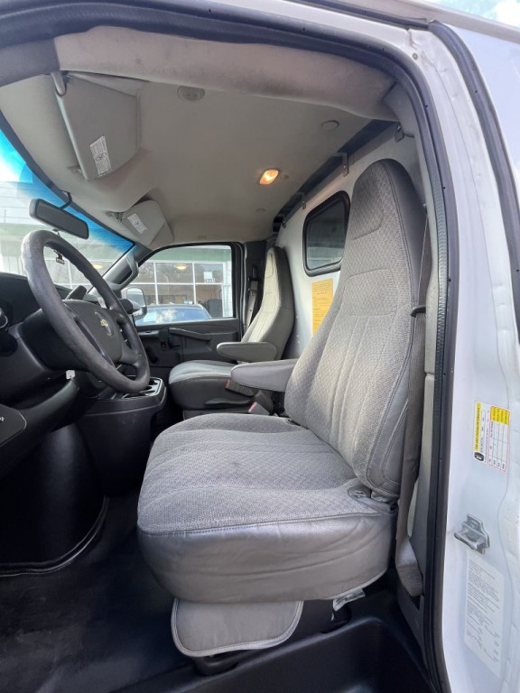 2018 Chevrolet Express Image 17