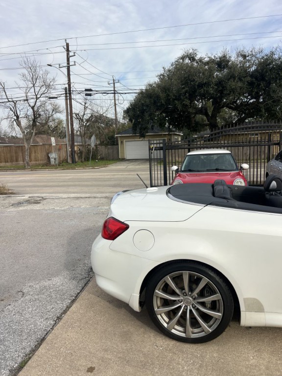 2010 INFINITI G37 Image 7